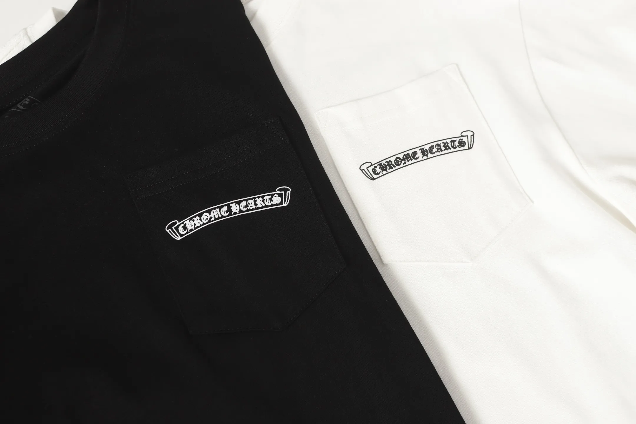 P150 Cross-border model, please do not place an order if you are looking for quality -Chrome Hearts/Chrome Hearts Sanskrit printed popular long-sleeved T-shirt -High weight, high density and high quality. The wool is soft, delicate and skin-friendly. Soft and silky to the touch. Excellent warmth and skin-friendly properties. -Customized weaving and dyeing, no color difference, regardless of fabric or workmanship details. Comparing the ordinary version on the market -Colour: black white -Size: S M L XL